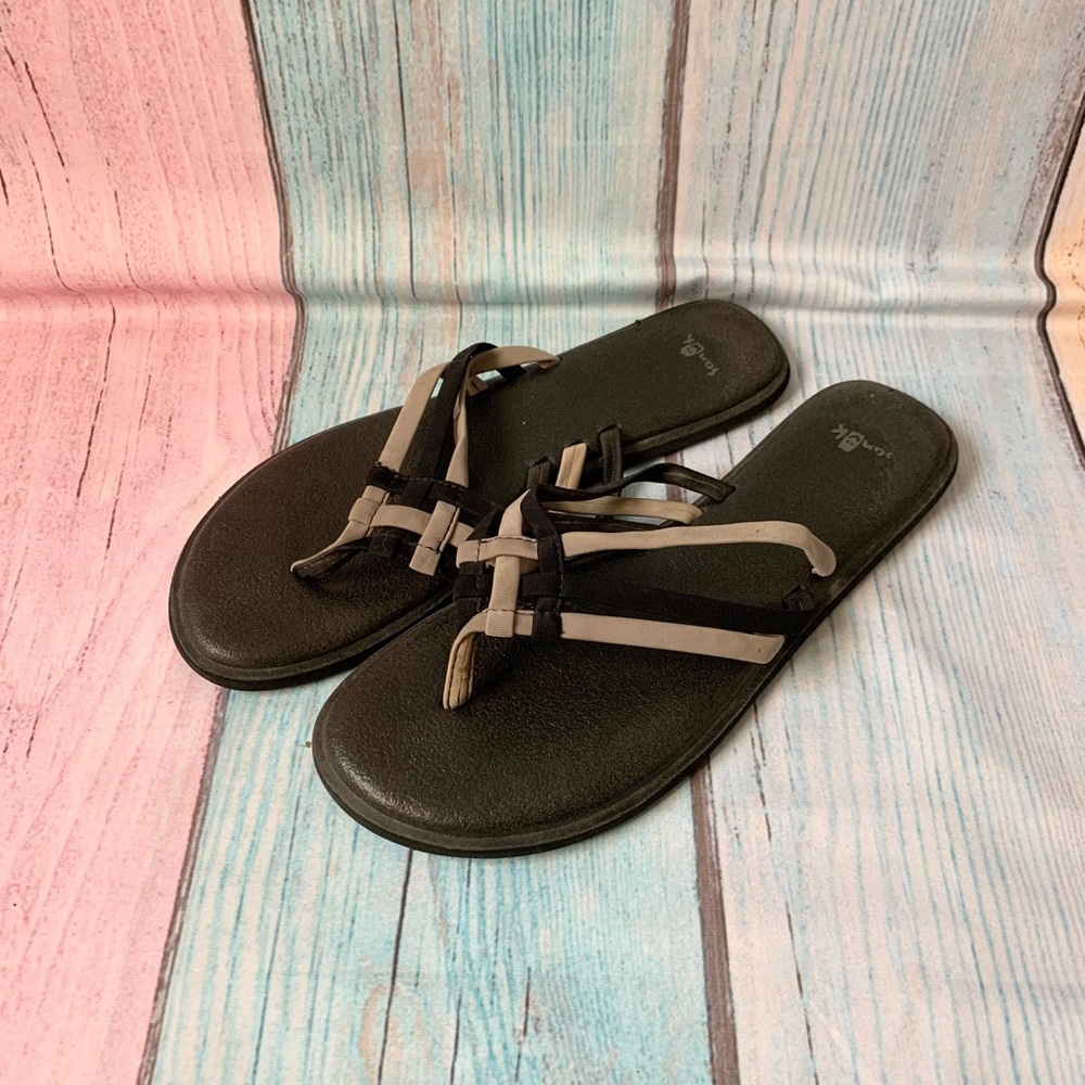 Sanuk Women's Sandals with Black and gray straps